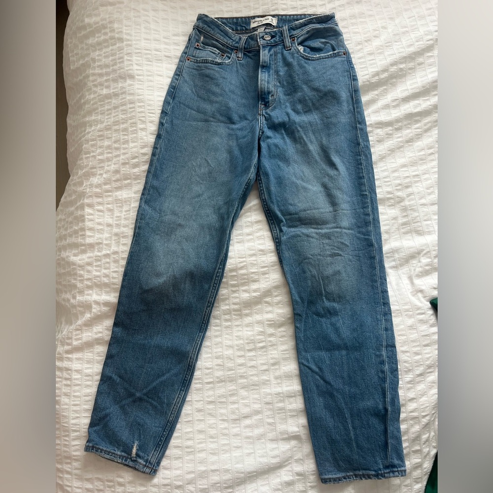 Abercrombie curve love denim. Straight leg. Like new.  Size 25/0